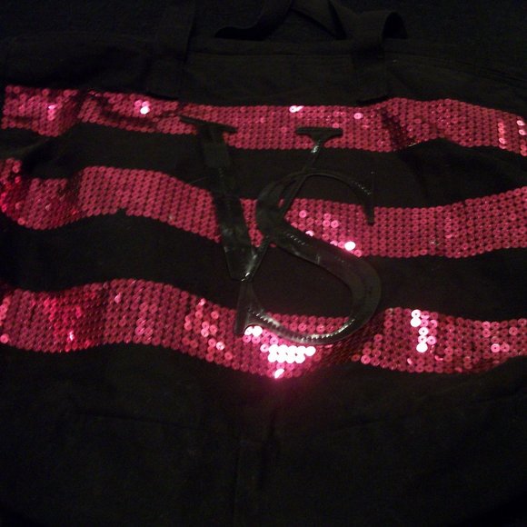 VICTORIAS SECRET SEQUIsNED LG OVERNIGHT BAG - Picture 4 of 7